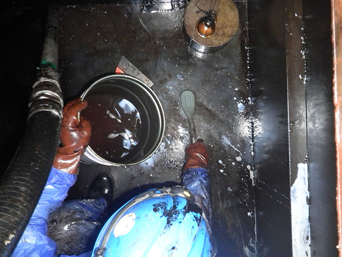 2KL重油地下タンク脱脂洗浄工事